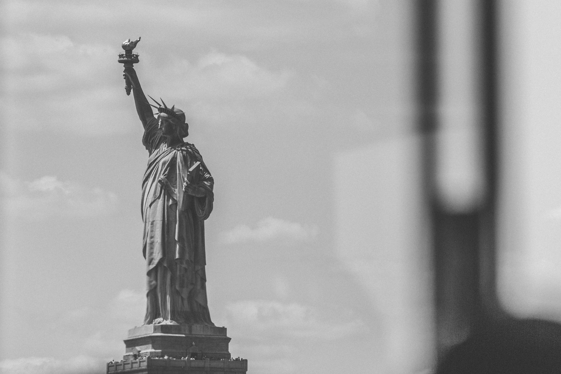 statue of liberty black and white