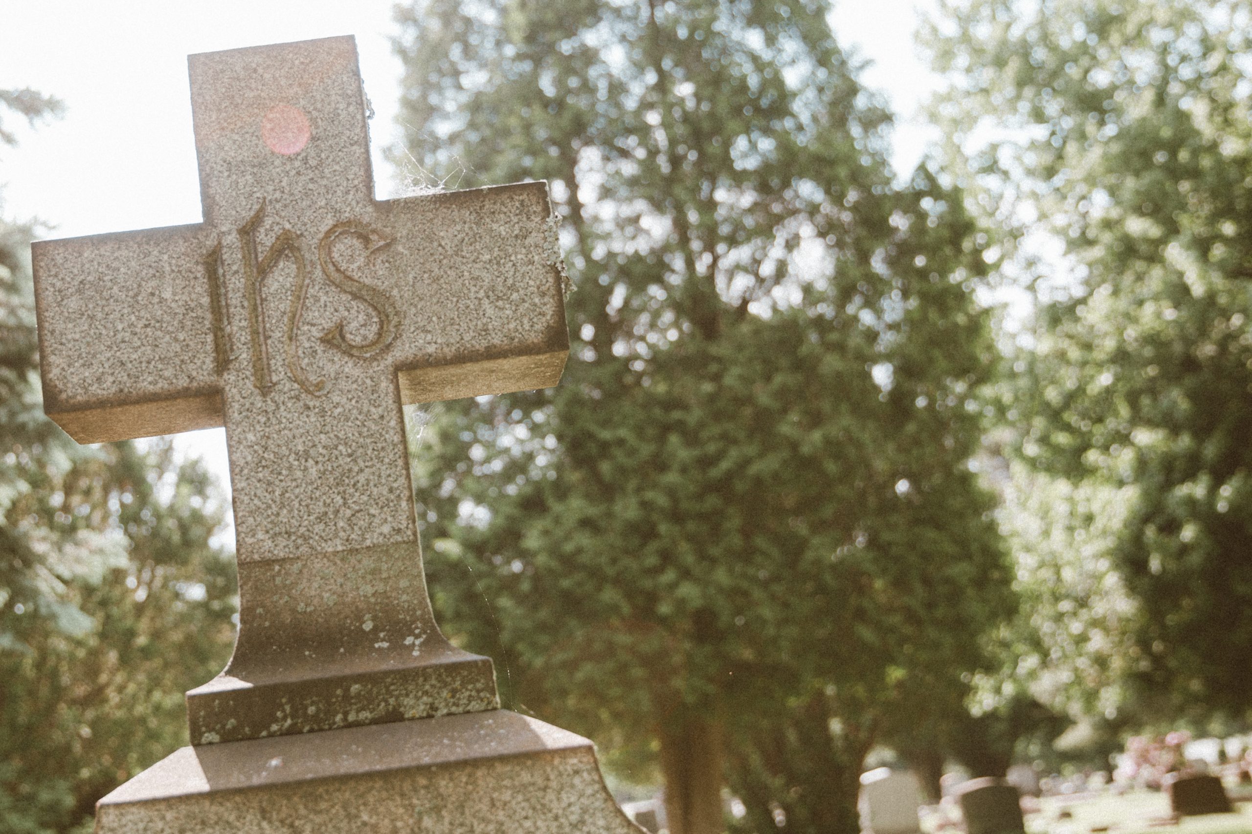 Cross tombstone