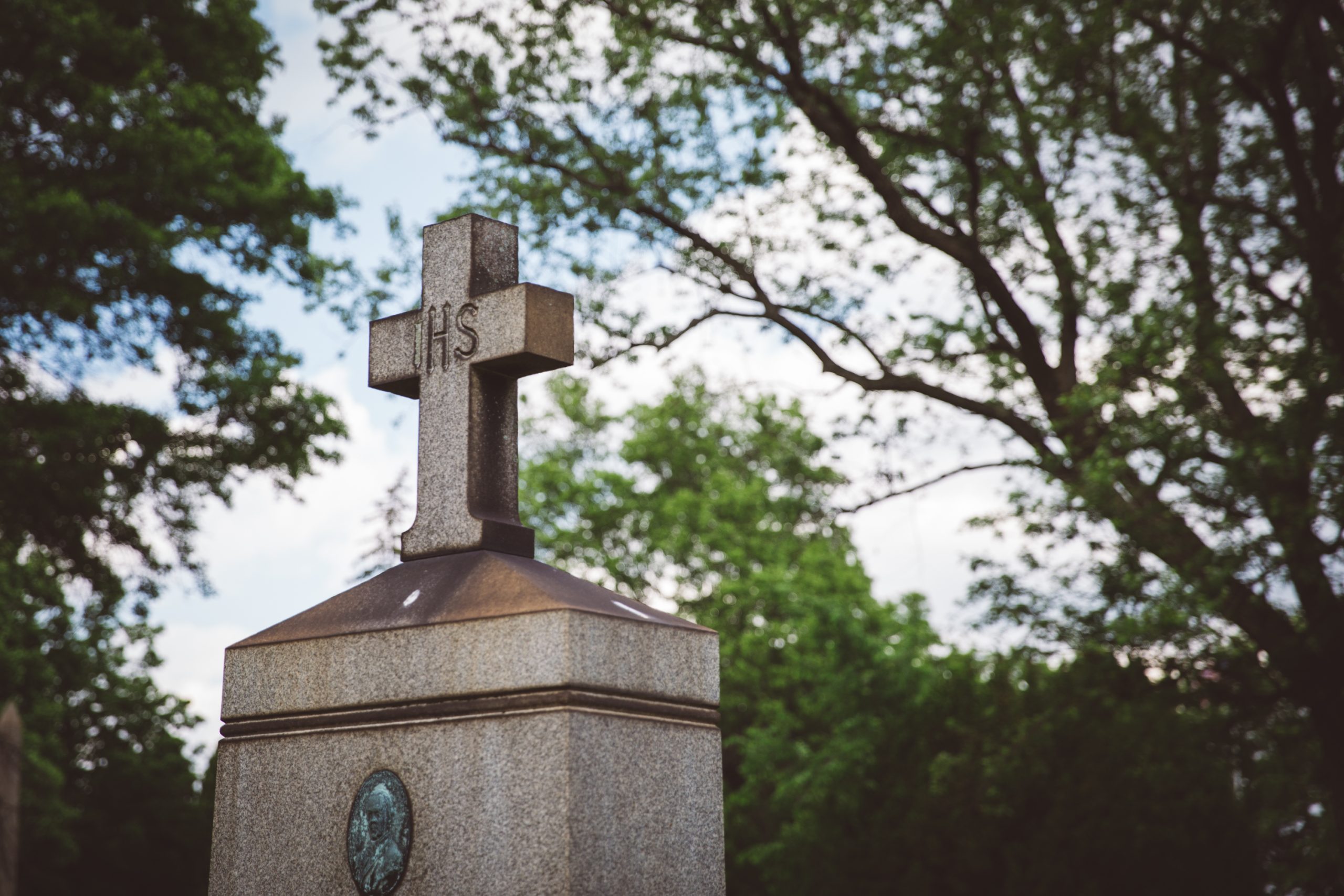 Cross tombstone