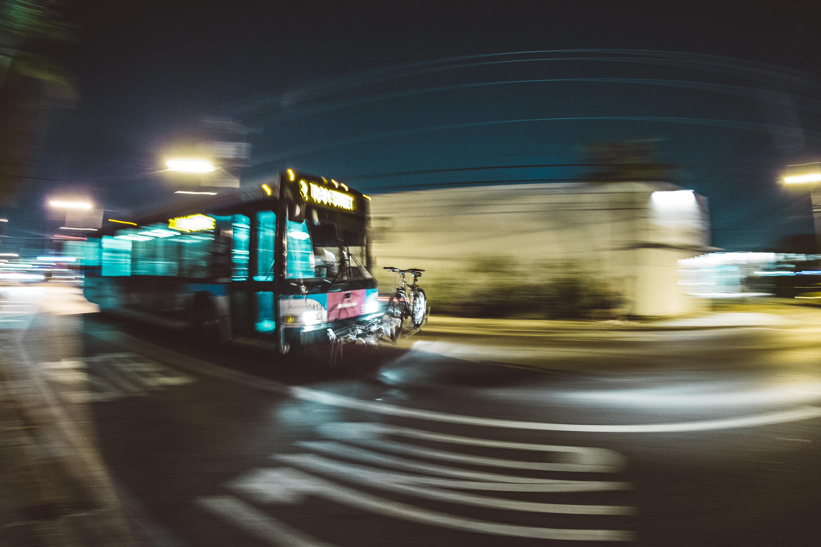 Panning bus
