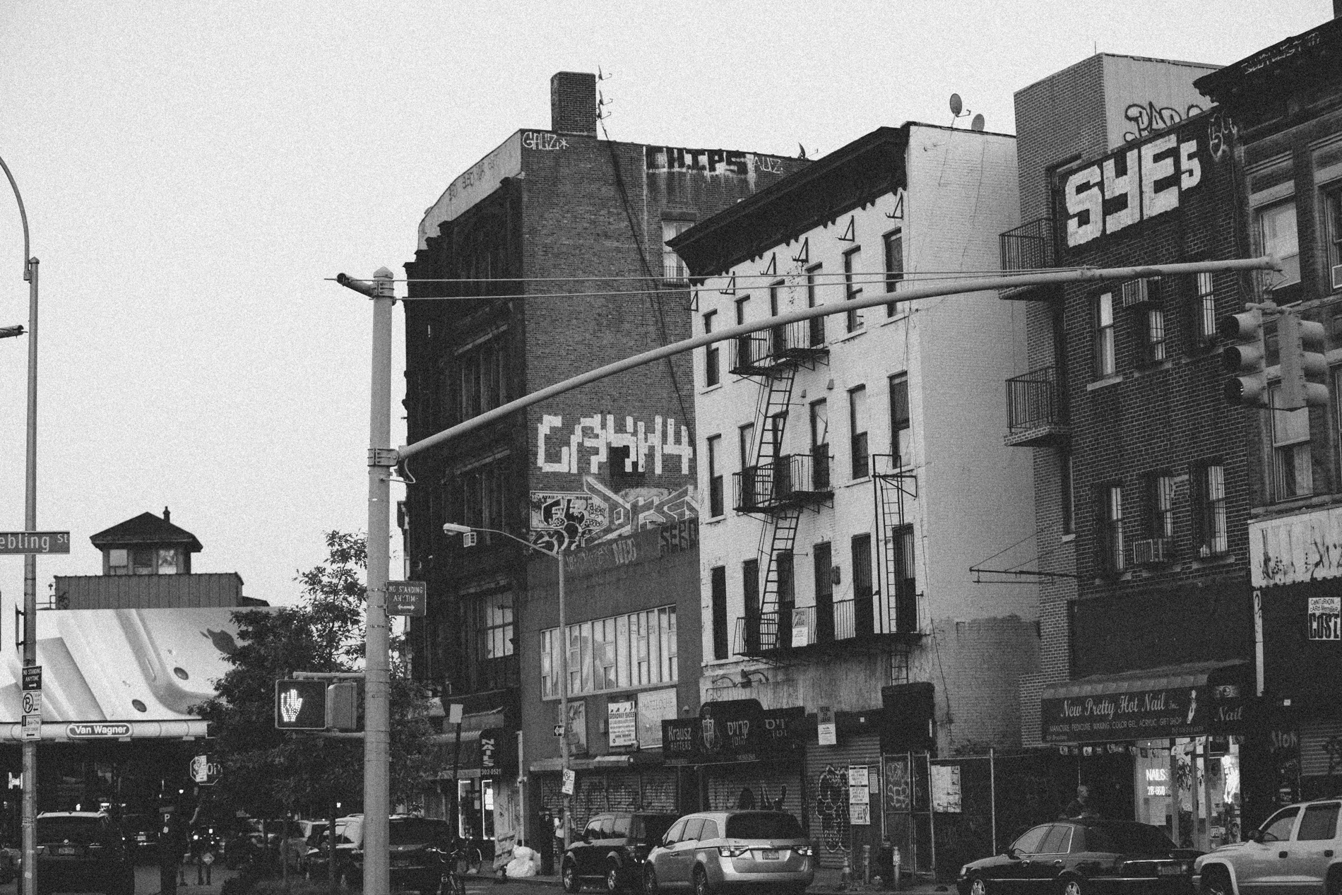 gritty city scene