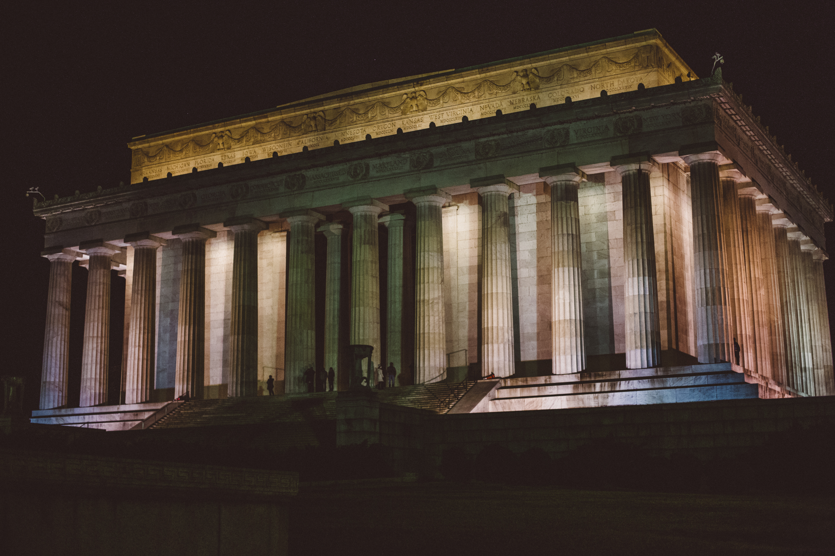 Lincoln memorial at night